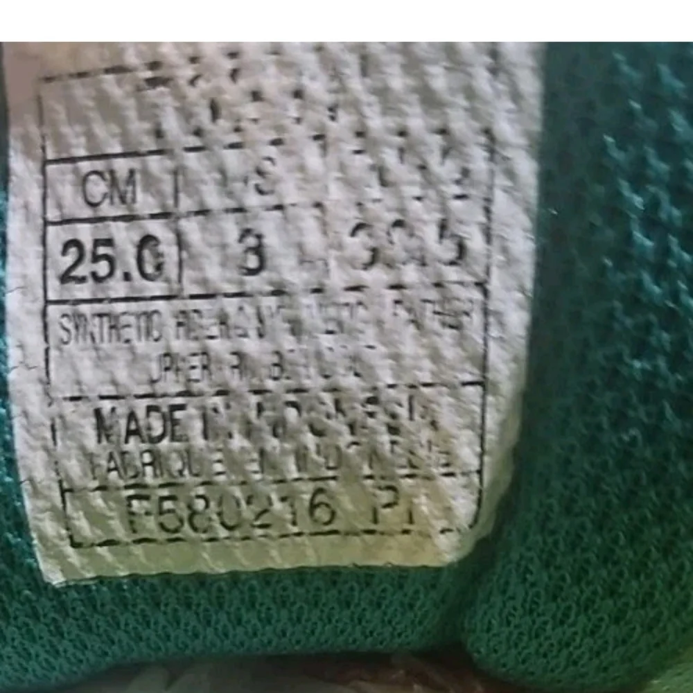 Asics vibrant turquoise